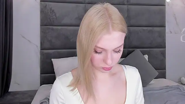 Alice_Taylori - Oil on boobs + massage