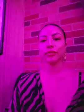 Karen_San_Miguel - Flash tits in bar + play nipples 😈