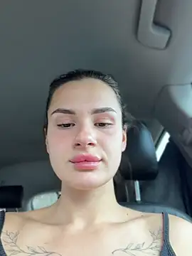 MiraReach - 2 fingers in pussy + squirt 💦