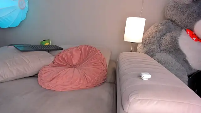 Kitty_miaa - spank my ass and shake it close up