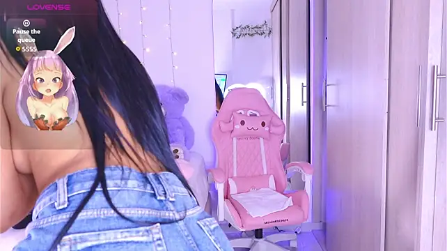 Urfavprettygirl - Tits out of my top