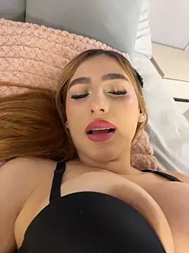 Miiaa_Rosee - Oil show all over my naked body 💦🍑🍒