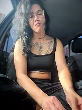 MeekyRich - Clips on the clitoris
