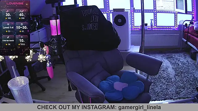 Gamergirl-Linela - LT Gets Oil On Boobs Video