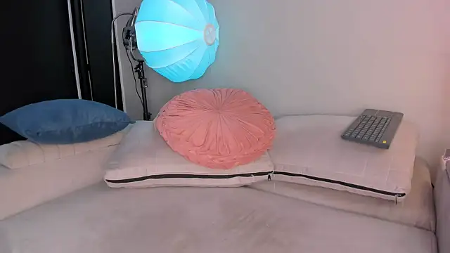 Kitty_miaa - spank my ass and shake it close up