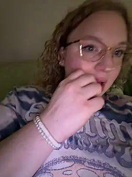 EmmieRae - Keep my pussy wettt