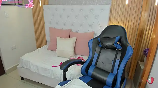 Kitty_kayo - two fingers in the ass😈