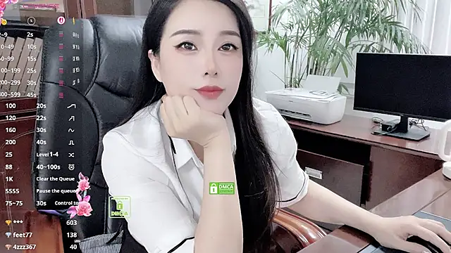 Kaixin-Luckygirl - 坐办公桌上M腿大JJ插入小穴 连喷水水