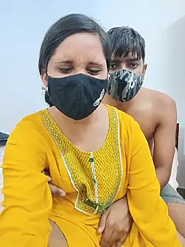 Your___Riya - Flash pussy in public 😘😘😘