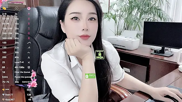 Kaixin-Luckygirl - 坐办公桌上M腿大JJ插入小穴 连喷水水
