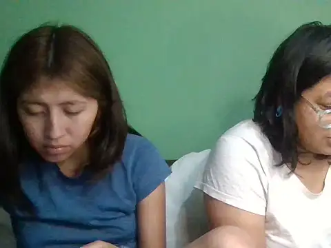 Sarah12333 - Bañarnos juntas
