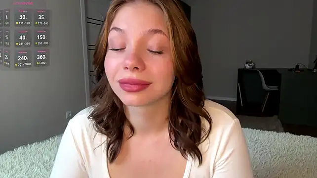 Betty_Gray - Show the color of my eyes👀