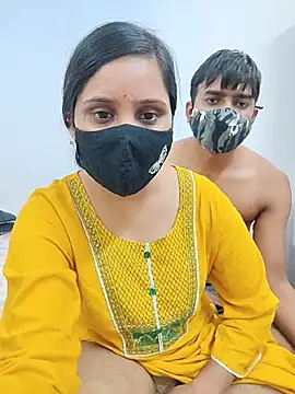 Your___Riya - Flash pussy in public 😘😘😘