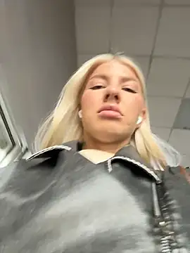 NewLale - Doggystyle no panties