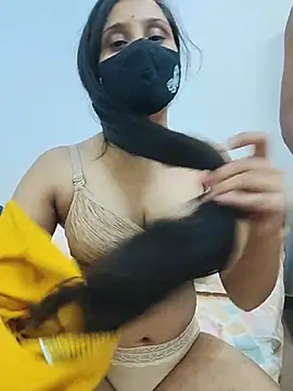 Your___Riya - Flash pussy in public 😘😘😘