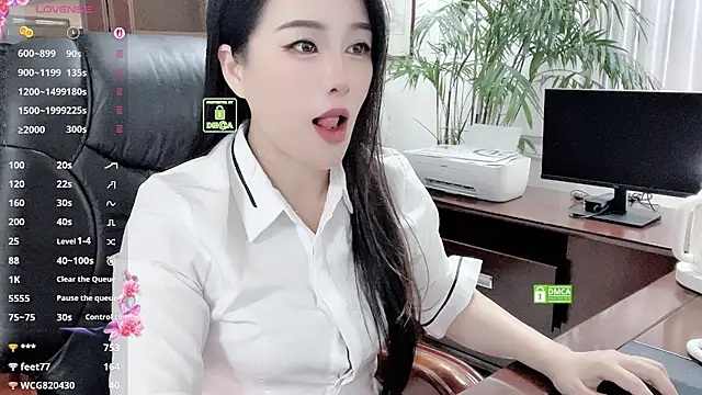 Kaixin-Luckygirl - 坐办公桌上M腿大JJ插入小穴 连喷水水