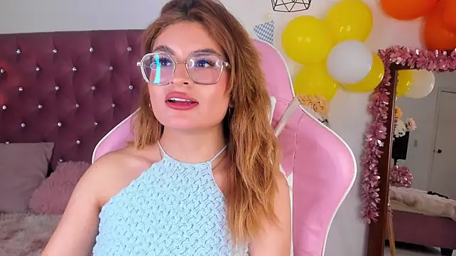 Emily_fiori - show saliva + show boobs