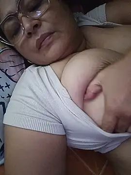 Momy-hot-gril