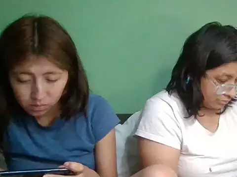 Sarah12333 - Bañarnos juntas