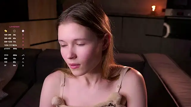LynHillaire - Lick my shoulder
