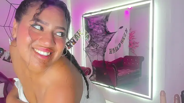 Isabella_rows - close-up of a face + sucking finger 😏🥵