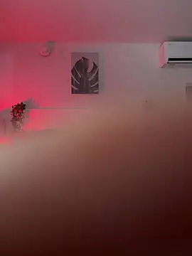 NikkiRylie - use vibrator on HIGH