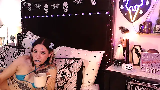Gothbaby3055 - help me cum