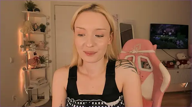 Tiffany_Paw - SlideUrCockInsidePussy
