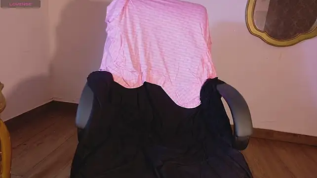 Alanis_22 - 2 fingers in ass