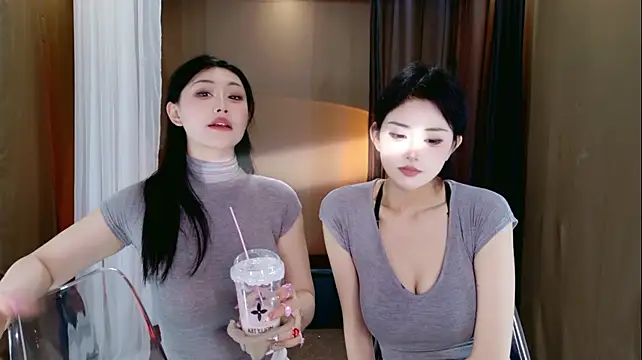 Banana-Milk69 - 精油按摩大腿Thigh massage with essential oils