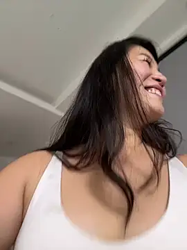 Tavie1744 - show boobs and panties (no nipples 2min