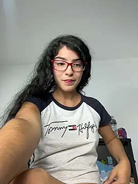 Dani_bela - Pepino en la vagina/Cucumber in my pussy