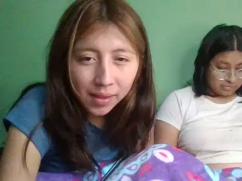Sarah12333 - Bañarnos juntas