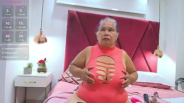 Girl_amada - tits + oil