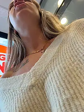 EvvaMur - Rip off your tights and fuck your pussy