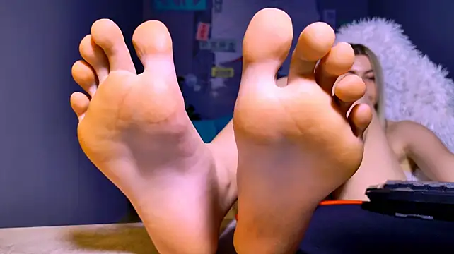 HyileyClark - tease the legs😍