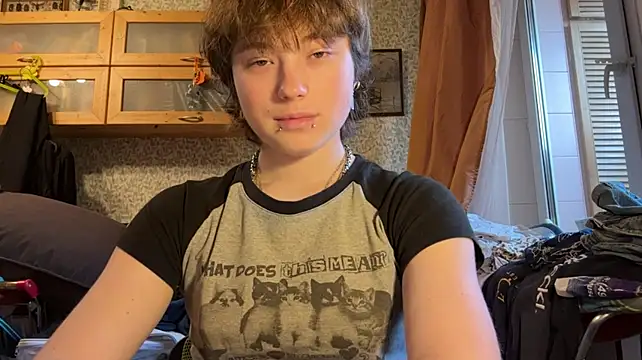 Nellyts - show boobs