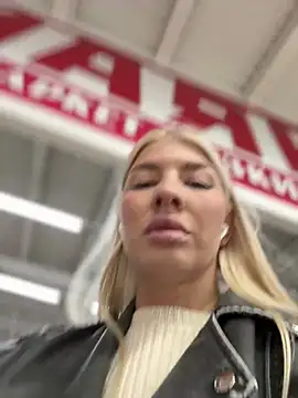 NewLale - Doggystyle no panties