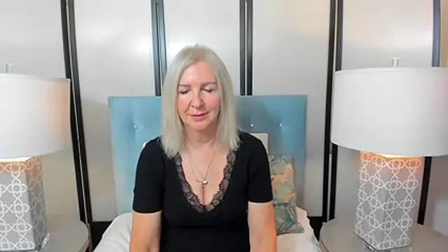 EricaTop - Watch a sexy blonde show you her body