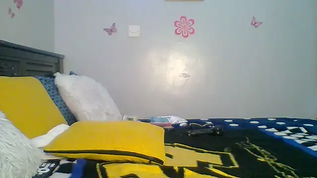 Petite_254 - 🌸 VIBRATE MY PUSSY HARDER 🌸