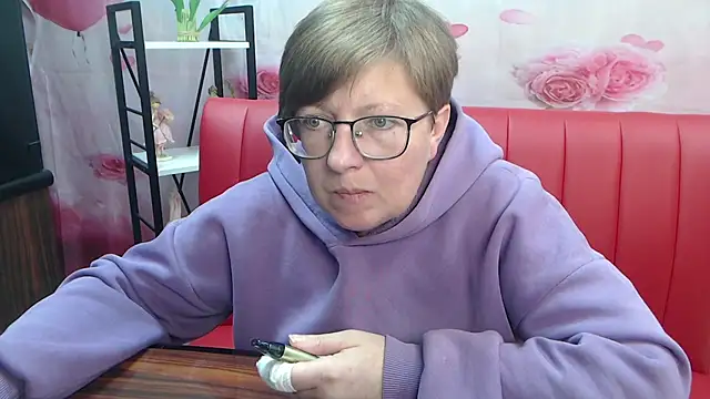 RadaChudna - Make my panties wet and let my legs trem