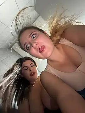 AdelRich - 2 girl goggi naked in publike