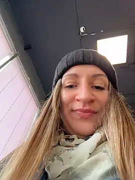 EvvaMur - sniff your finger in the butt
