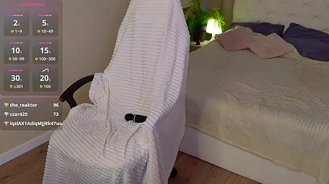 EmilyRidd - tease tits in VR