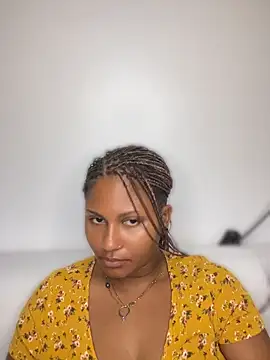 Madelltheebony - Play and oil my pussy