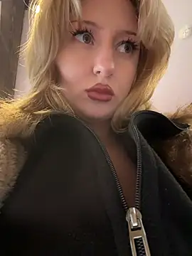 RonnieKiss - Completely naked