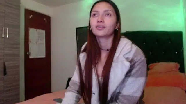 Holy_juli - spanking in the ass ---no nude --