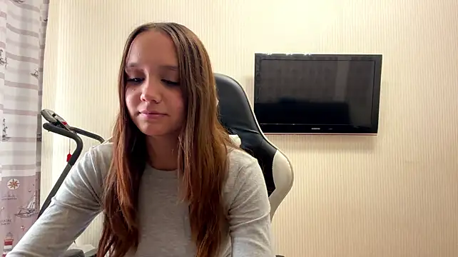 NadeneGutches - Tease with my shirt/top