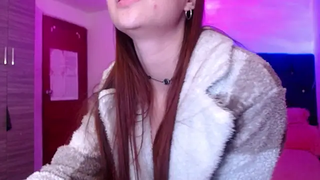 Holy_juli - spanking in the ass ---no nude --