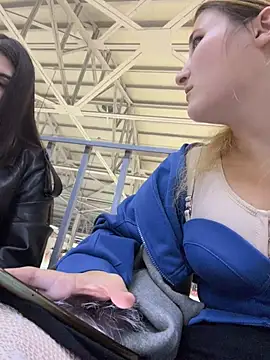 AdelRich - 2 girl goggi naked in publike